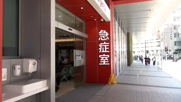 有市民贊成政府提出公營醫療服務收費改革,認為物價通脹,公營收費提升,額外收入都是用於公營醫療,可讓普通市民得益。(伍榮笙攝)