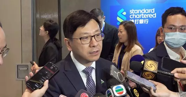 勞工及福利局局長孫玉菡表示，政府不同的輸入勞工計劃前設均是本地工人優先就業，規定申請補充勞工優化計劃的僱主必須先進行本地招聘，而且有嚴謹認真把關。（郭志強攝）
