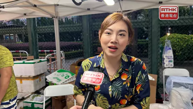 有攤檔負責人表示,下雨有少少影響,但氣氛與人流都不錯。(林漢山攝)