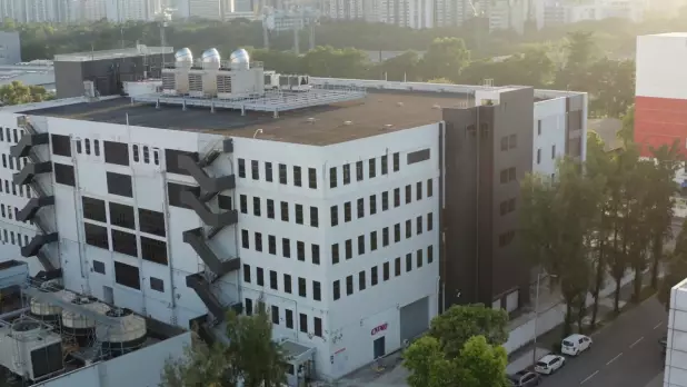 中美貿易戰影響持續,廠商會副會長陳家偉表示,為減低影響,正改造本港廠房,期望加大產能,向內地輸出「香港製造」的產品。