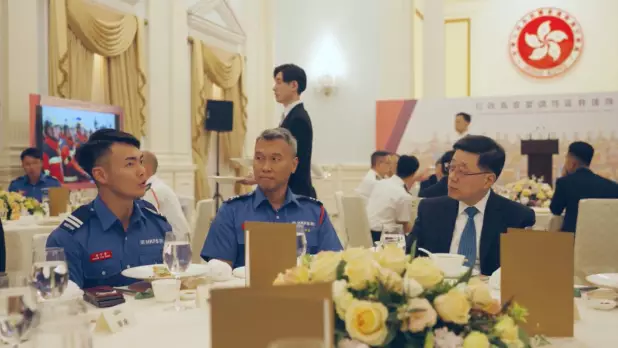 李家超昨日在禮賓府宴請特區救援隊。(李家超社交網頁)
