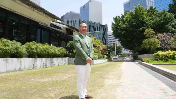 建造業議會主席何安誠介紹第一項措施是政府與議會將合共撥款約9,00萬元延續「在職培訓津貼先導計劃」。(發展局局長隨筆)