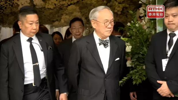 前行政長官曾蔭權到場弔唁。(梁禎祥攝)