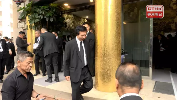郭炳江到場弔唁。(梁禎祥攝)