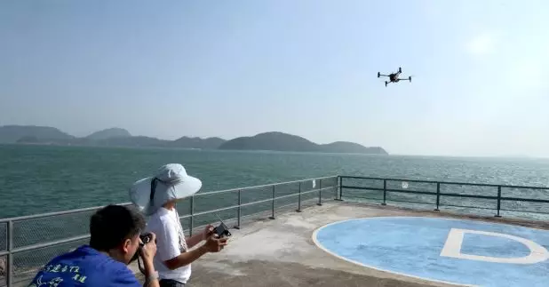 政府推動發展低空經濟,其中數碼港是低空經濟「監管沙盒」首批試點項目的場地夥伴之一,向試點項目企業提供無人機試飛場。有企業指這個試飛場近海,亦較少干擾。(廖漢榮攝)
