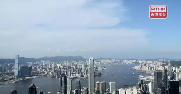 政府表示，本港首季經濟增長3.1%，較上一季增幅加快，雖然中美關稅對本港仍會有影響，但旅遊業近幾個月的發展帶來很大的「強心針」，考慮各項因素後，維持《財政預算案》預測全年經濟增長2%至3%。