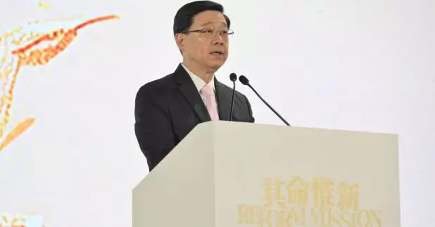 李家超勉勵藝術界以中華文化藝術軟實力，向觀眾呈現家國情懷的要義。(政府新聞處)