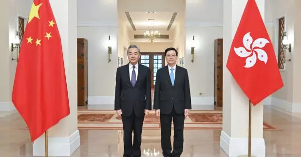 中共中央政治局委員、外長王毅結束三日在港的行程，早上離開香港。(政府新聞處)