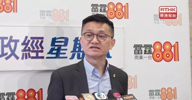 鄭恩賜表示,前日剛順利完成一個中型受託人的戶口轉移工作,未來亦會逐步安全穩妥地將資料轉移。(郭志強攝)