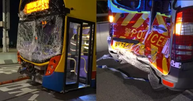 警方昨日在港深西部公路處理一宗交通事故期間，一輛城巴駛至撞向警車，一名警員懷疑走避期間墮橋，送院搶救後情況危殆。