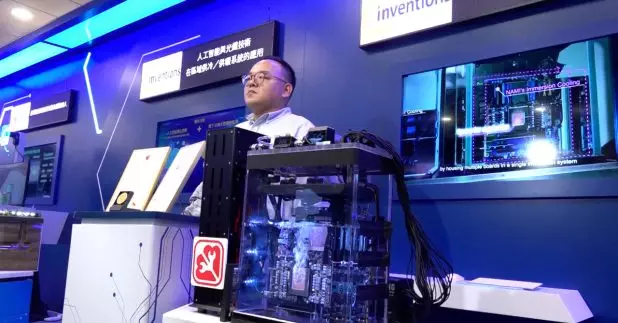 機電工程署在日內瓦國際發明展，獲得12個獎項，其中一個冷卻系統，獲頒日內瓦州特別大獎暨金獎，系統可以省卻24%的能源消耗。（施華駿攝）