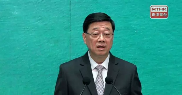 李家超表示，2025年施政報告將提早9月公布。（郭志強攝）