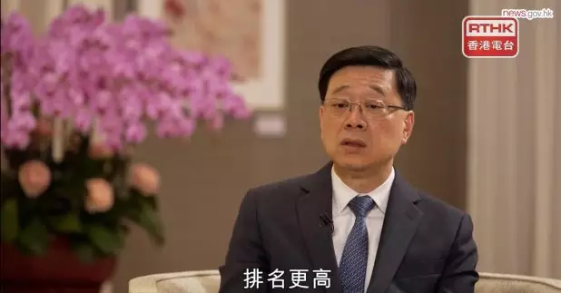 李家超說，部分行業面對挑戰，政府運用資源協助業界升級轉型和開拓市場。（政府新聞網影片截圖）