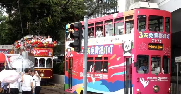 電車今日起一連三日免費乘搭，民政及青年事務局局長麥美娟等人出席活動啟動禮。