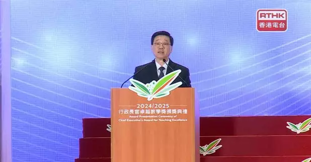 李家超說,培育有正確價值觀、慎思明辨、具備家國情懷、全球視野,創新能力的人才,對香港至關重要。(張連登攝)