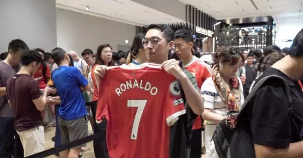 葡萄牙球星基斯坦奴朗拿度博物館在本港開幕，吸引不少球迷到場。