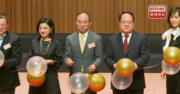 曾國衞(中)稱樂見這種優秀的中國傳統文化被推廣。(張連登攝)