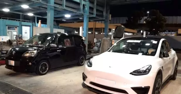 港島警方打擊「白牌車」　拘兩名男司機（施華駿攝）