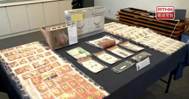 警方在他房間內檢獲包括懷疑太空油毒品、大麻花、冰毒等毒品。（孔令輝攝）