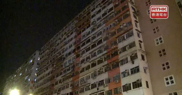 土瓜灣益豐大廈晚上停電。（張連登攝）