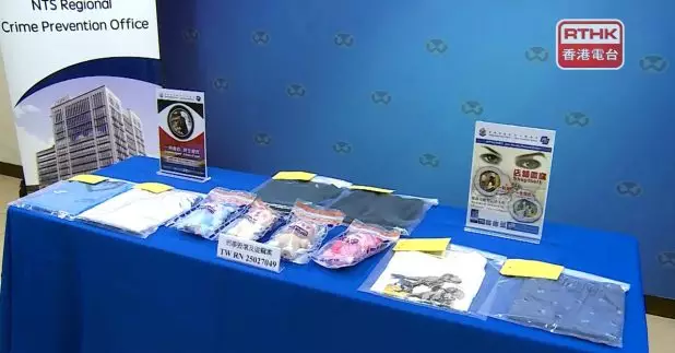 警方以涉嫌刑事毀壞及盜竊，星期一在天水圍拘捕3名男童，他們分別就讀小五及中一。（張連登攝）