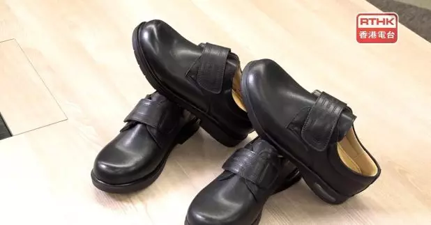消委會測試28款小學生鞋，發現有2款樣本襯裡驗出致癌物質六價鉻超出歐盟上限。