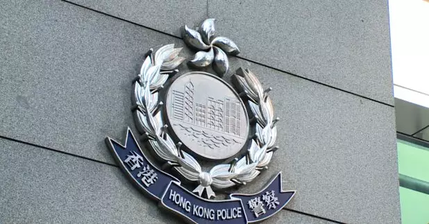 警方拘捕一名53歲男子涉嫌串謀詐騙，將個人資料向詐騙集團提供，用作登記網約車平台司機戶口，詐騙集團再安排司機接單載客取酬。(港台圖片)