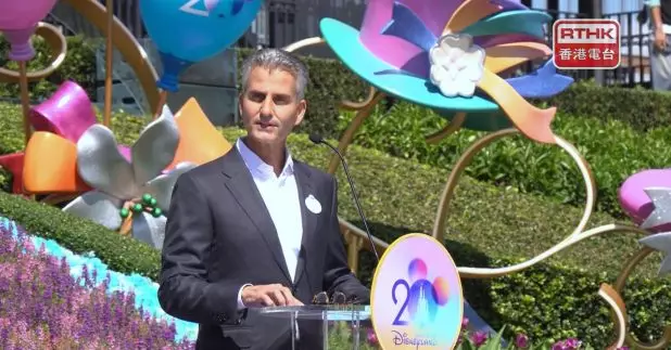 戴明哲指20周年是一個令人振奮的新篇章，強調迪士尼將持續擴展。（鍾家銘攝）