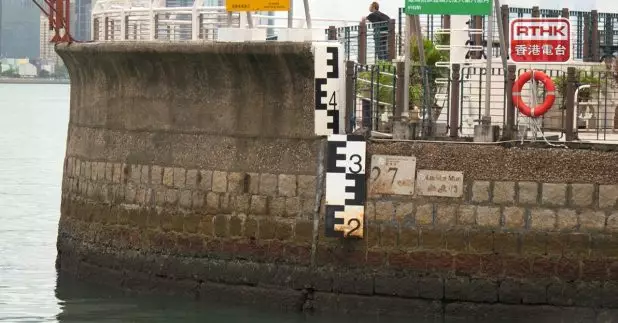 天文台預料，超強颱風「樺加沙」會在今明兩日移向呂宋海峽一帶並繼續增強，有機會以超強颱風強度在本周中期靠近廣東沿岸。