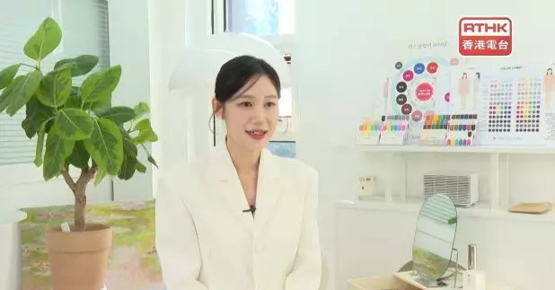 王璇說，有在中國內地從事化妝品、時裝等行業的人士，特登來南韓上堂，成學之後回到國內有助增銷售店舖的生意。（葉燿坤攝）