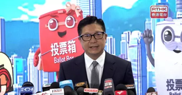 鄧炳強說，任何人以這兩個組織成員行事、意圖煽動他人加入這兩個組織、參與這兩個組織的活動或提供援助等都屬違法。（葉燿坤攝）