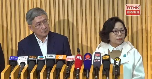 政府公布，將透過「大埔宏福苑援助基金」，向每戶業主發放每年15萬元租金補助，為期兩年，會分開每半年發放一次，亦提供一次過5萬元搬遷補助；租戶亦同樣獲發5萬元搬遷補助。(郭志強攝）