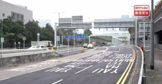 今日是中九龍繞道(油麻地段)通車後首個工作日，運輸及物流局局長陳美寶說，九龍區主要幹道的交通情況有很明顯改善。