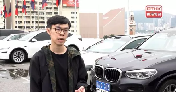 張先生說，第一次「左軚」在香港鬧市駕駛，與印象中和認知的本港路面情況相若。（林紹鋒攝）