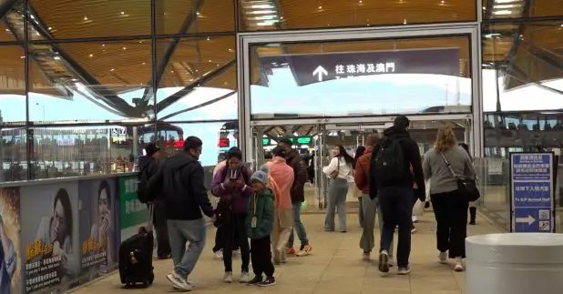 今日繼續是聖誕假期，在港珠澳大橋口岸，不少市民說去珠海度假，有人說預計會花費約數千元。