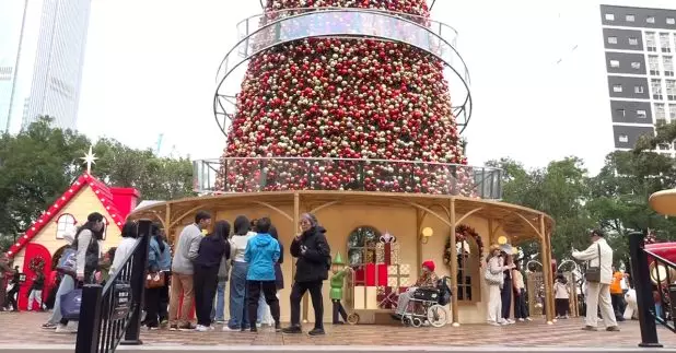 旅發局今晚於中環舉行跨年倒數活動，多項公共交通都會延長服務時間。（郭志強攝）