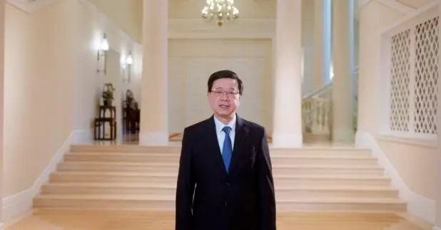 李家超表示，展望2026年，將聚焦兩大目標，一是增進民生福祉，二是強化創科驅動，主動對接國家「十五五」規劃。（特首辦提供）