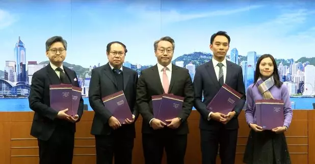 香港法律改革委員會建議就依賴電腦網絡罪行引入一項全新特定法例。