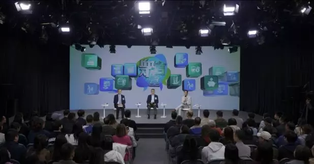 財政司司長陳茂波出席本台節目時表示，經濟動力不斷增長，支持社會經濟各方面發展。