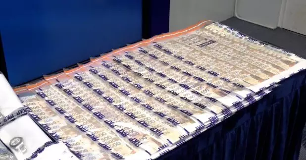 警方過去三星期進行大型執法行動，以串謀詐騙、以欺騙手段取得財產及俗稱「洗黑錢」等，共拘捕682名疑犯。