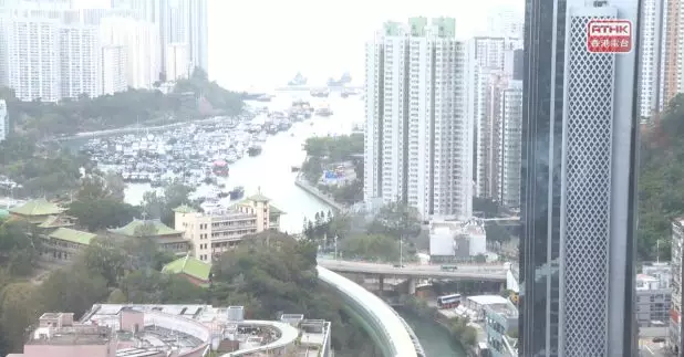 陳茂波說，有信心調整貴價豪宅印花稅不影響香港競爭力。