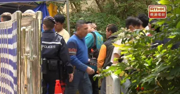 正進行加固工程的大埔宏福苑，即日起加強保安措施，包括工人開工前要登記身份證等資料，不可帶多於500元現金上樓，離開時要搜身等。