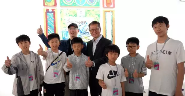 財政司司長陳茂波早前到會展參觀藝術展。（陳茂波網誌截圖）