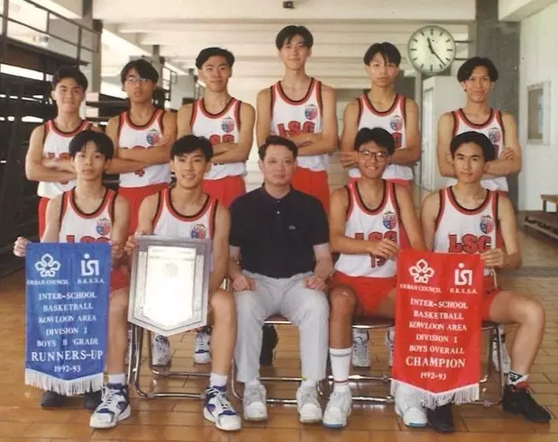 Patrick Sir（前左二）中學時期是籃球隊隊員。