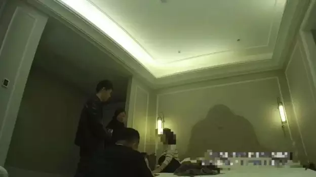 民警向劉女士作出勸阻。上海市公安局供圖