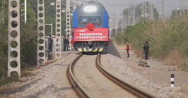 China tests new freight train with heaviest load capacity