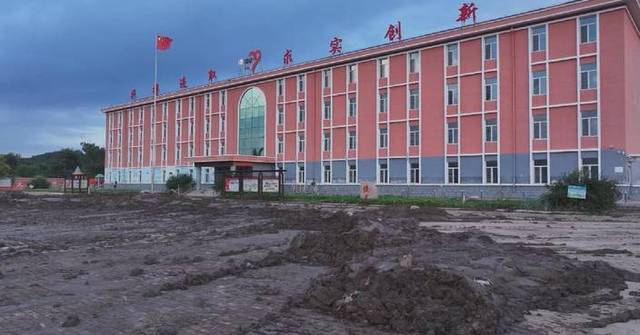 Rain-hit Huludao city hastily repairs damaged primary schools