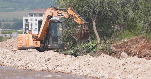 Efforts are underway to restore communications and repair roads in the storm-hit northeastern Chinese city