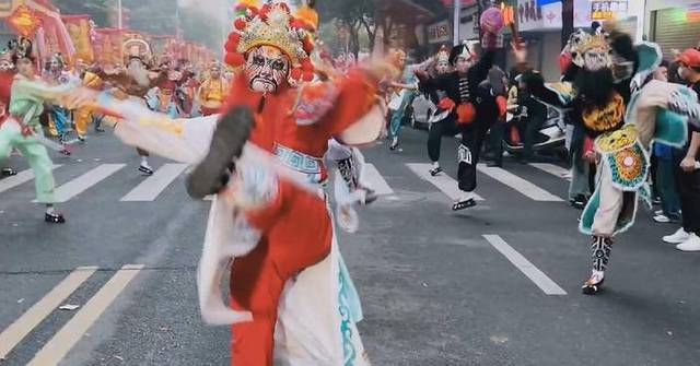 Experienced Chinese artist dedicates himself to teaching folk dance to the younger generation