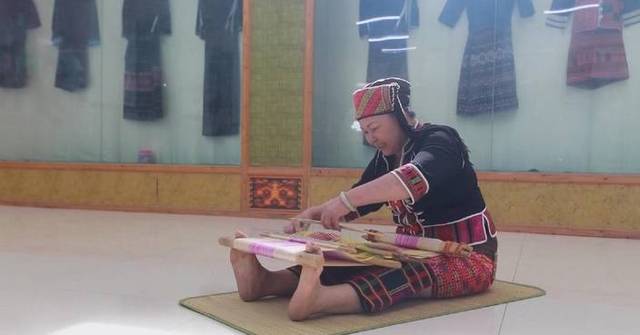 Li Brocade Innovative inheritance injects new vitality into Hainan Li Brocade